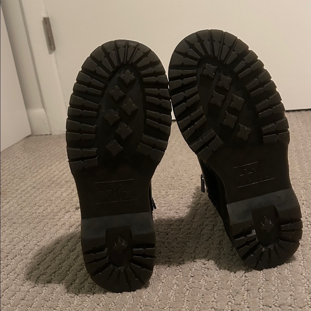 "Dr. Martens Jadon Boot Smooth Leather Platforms." - Picture 5 of 6